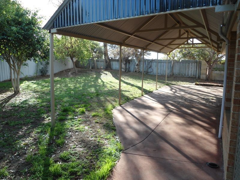 11 Narbonne Gardens, Port Kennedy WA 6172