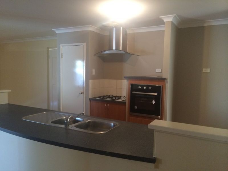 35 Pastrana Cresent, Port Kennedy WA 6172