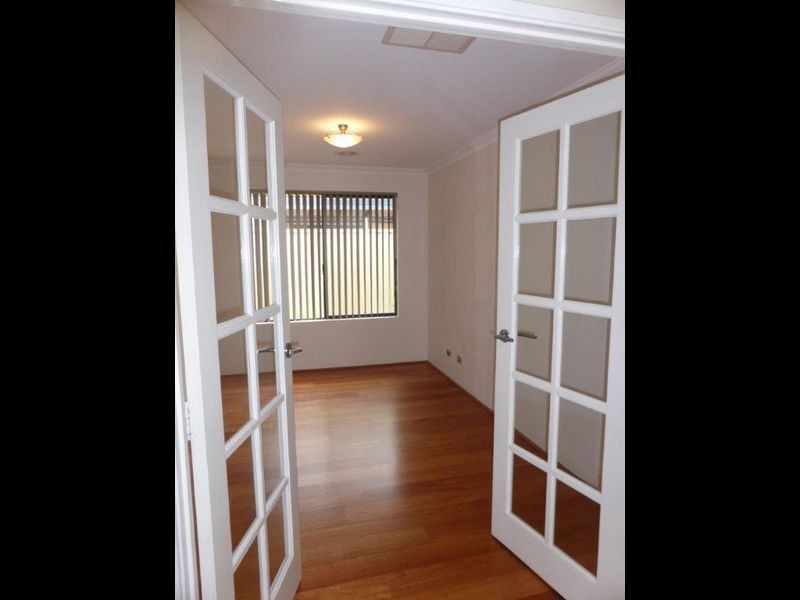 20 Champlain Road, Secret Harbour WA 6173