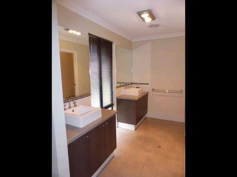 20 Champlain Road, Secret Harbour WA 6173