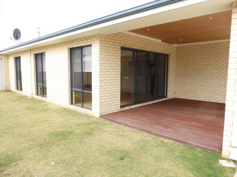 20 Champlain Road, Secret Harbour WA 6173