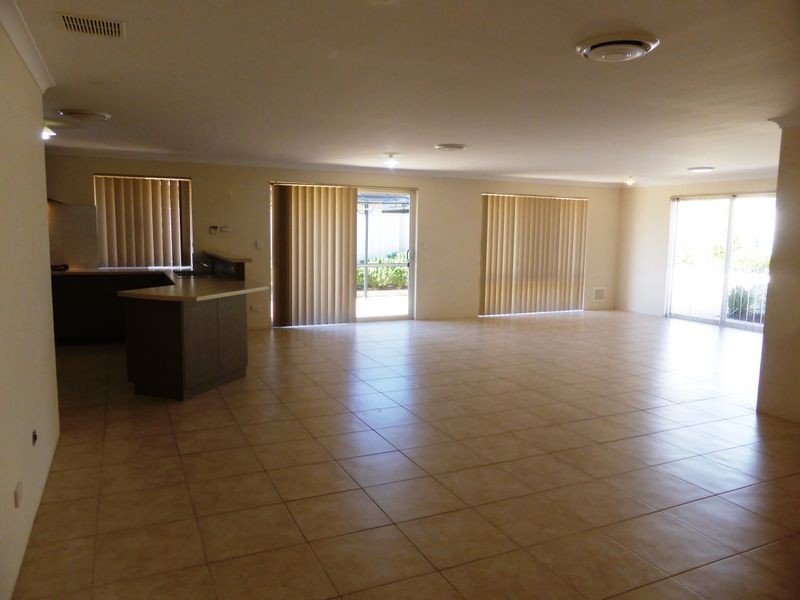 2 Bonapart  Drive, Secret Harbour WA 6173