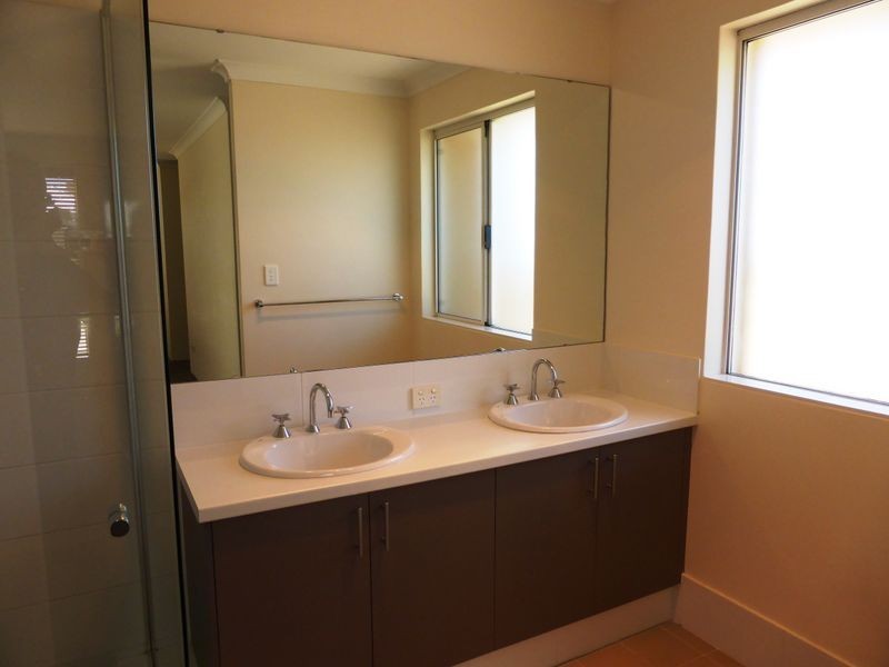 2 Bonapart  Drive, Secret Harbour WA 6173