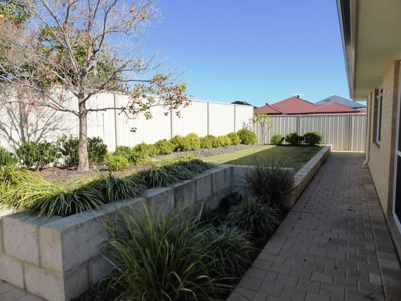 2 Bonapart  Drive, Secret Harbour WA 6173