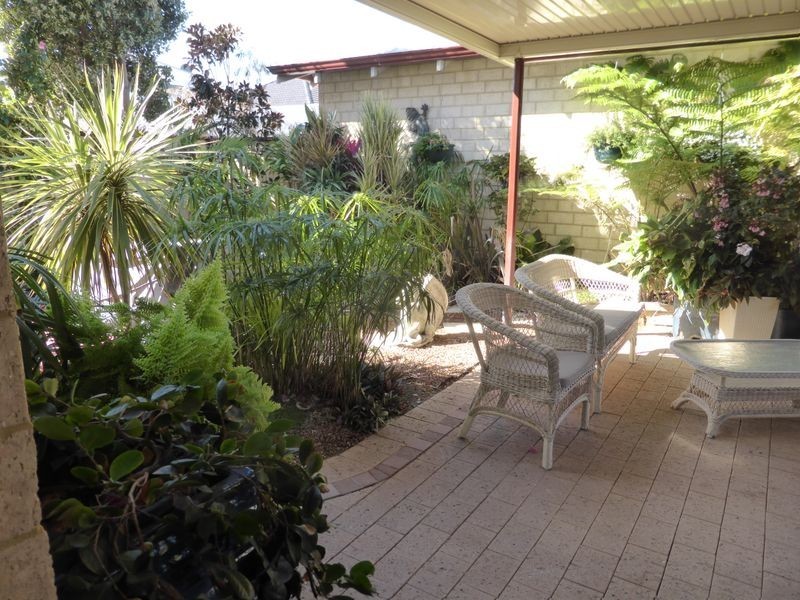 22 Stamford Cresent, Secret Harbour WA 6173