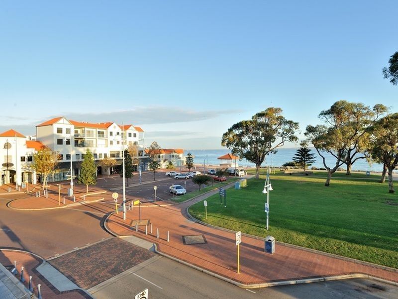 6/3 Rockingham Beach Road, Rockingham WA 6168