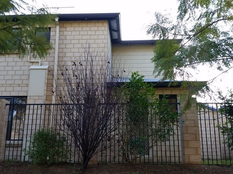 4/2 Bortolo Drive, Greenfields WA 6210