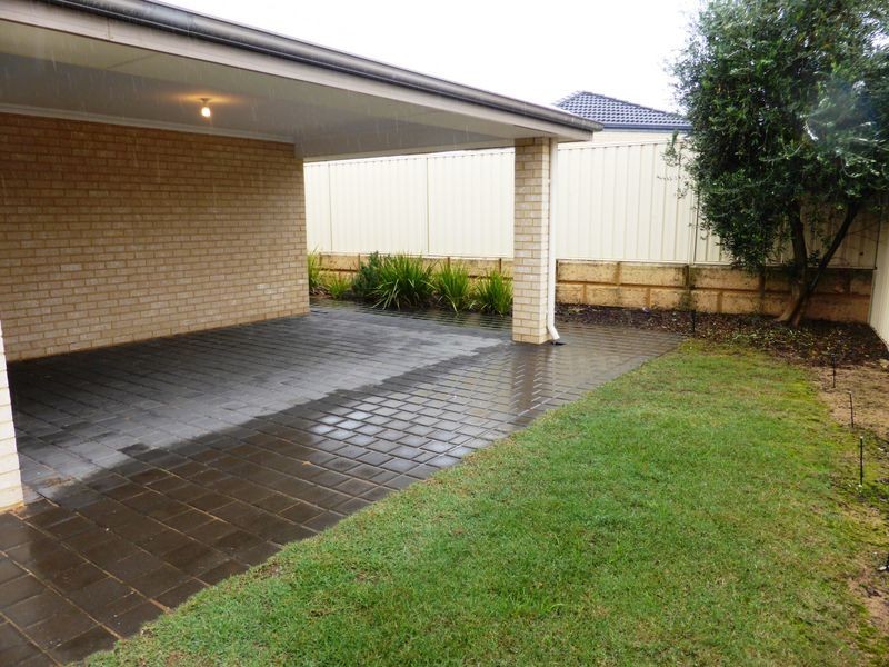 4 Champlain Road, Secret Harbour WA 6173