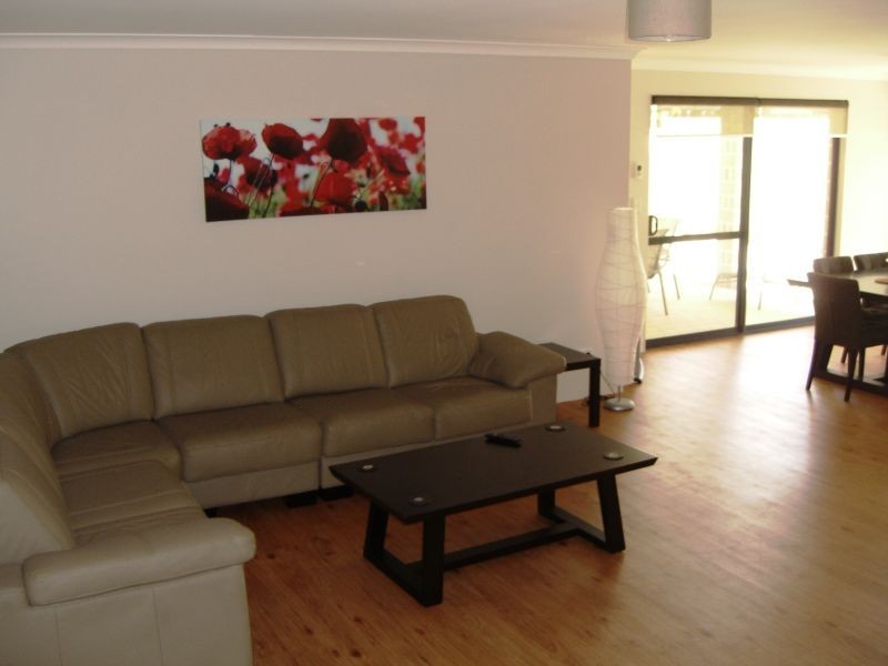 10 Frenchmans Crescent, Secret Harbour WA 6173