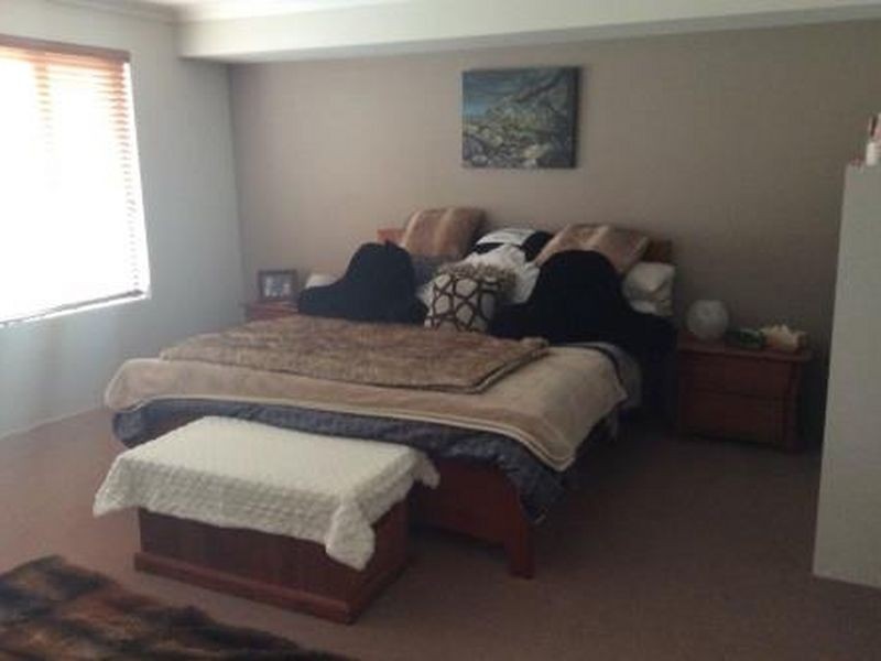 10 Frenchmans Crescent, Secret Harbour WA 6173