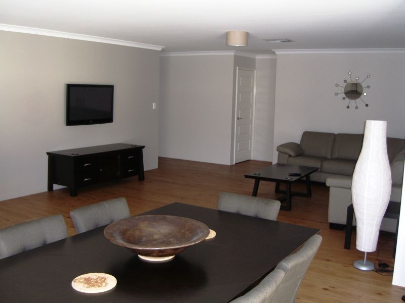 10 Frenchmans Crescent, Secret Harbour WA 6173