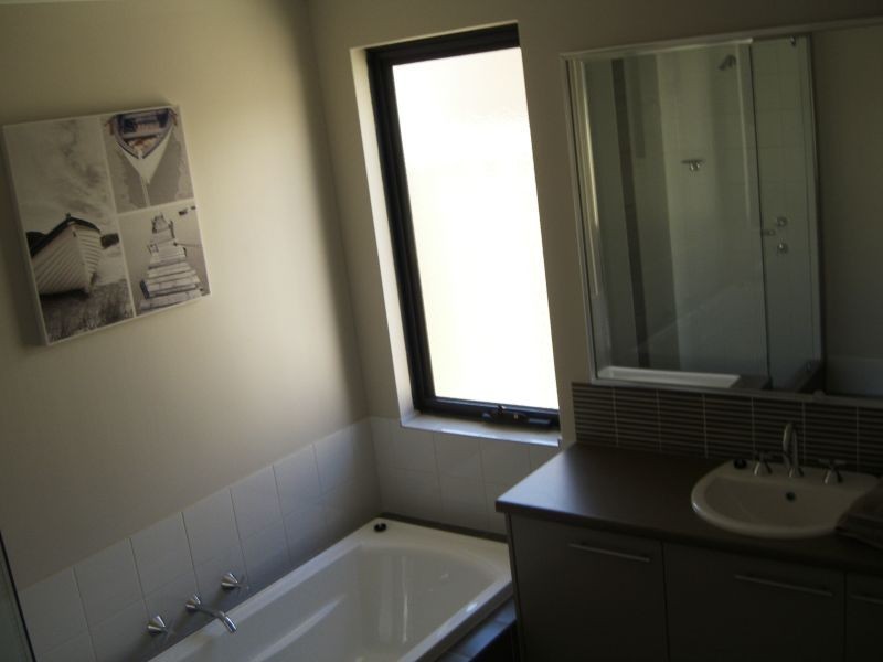 10 Frenchmans Crescent, Secret Harbour WA 6173