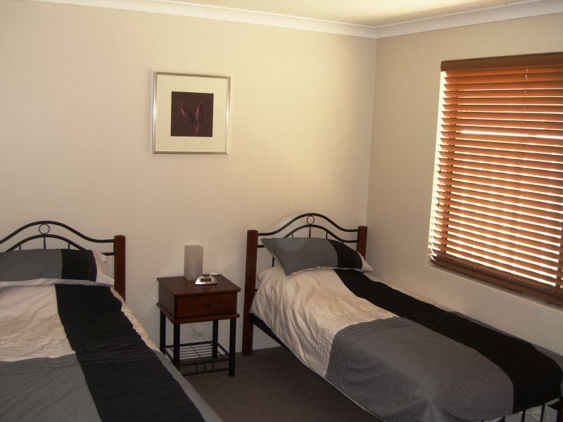 10 Frenchmans Crescent, Secret Harbour WA 6173