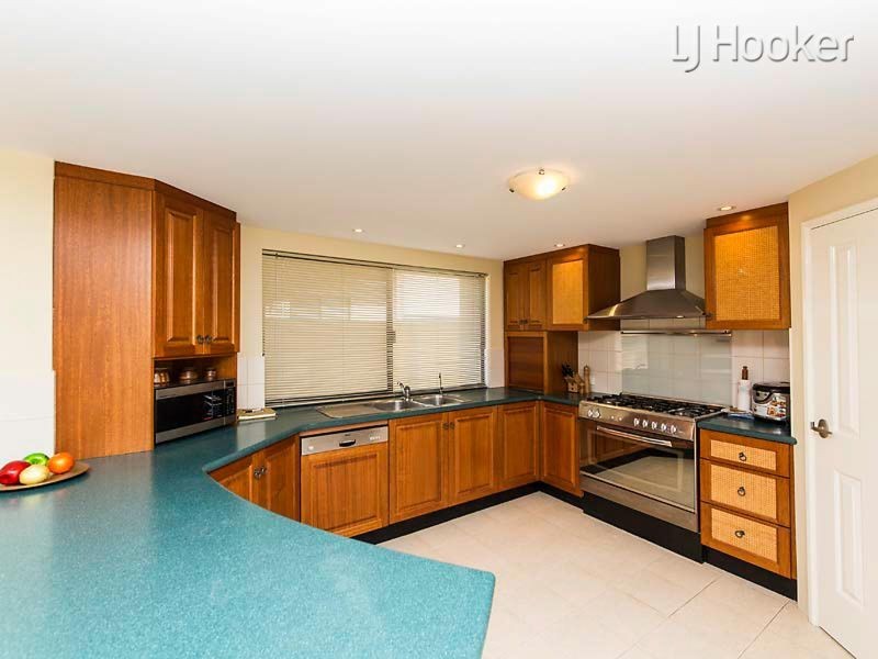 19 Cobblestones Circuit, Secret Harbour WA 6173