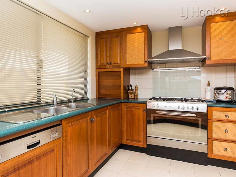 19 Cobblestones Circuit, Secret Harbour WA 6173