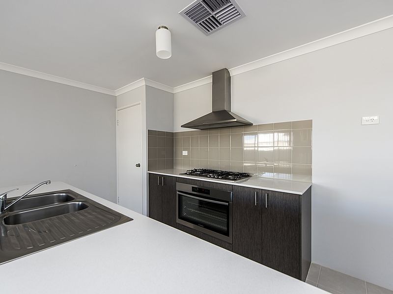 10 Calooli Grove, Golden Bay WA 6174