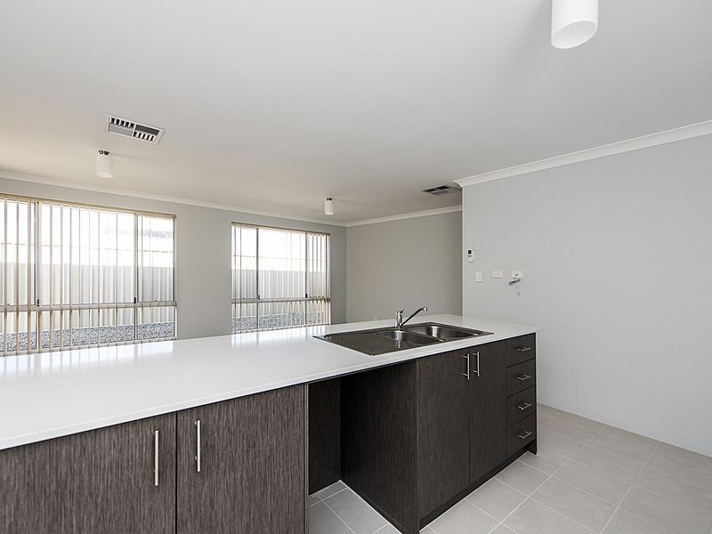 10 Calooli Grove, Golden Bay WA 6174