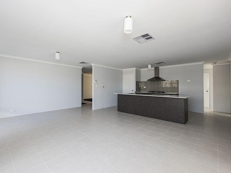 10 Calooli Grove, Golden Bay WA 6174