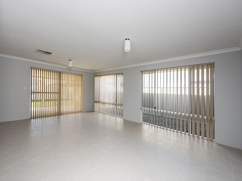 10 Calooli Grove, Golden Bay WA 6174