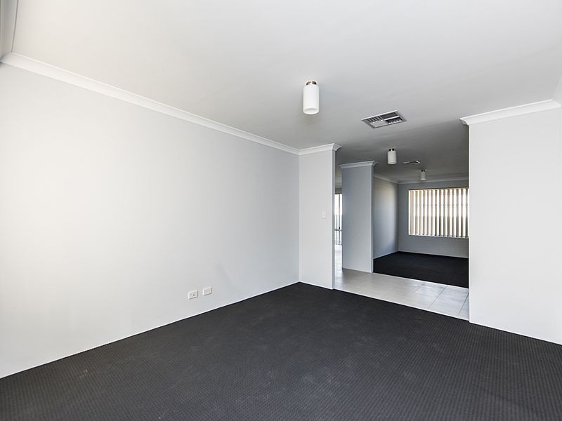 10 Calooli Grove, Golden Bay WA 6174