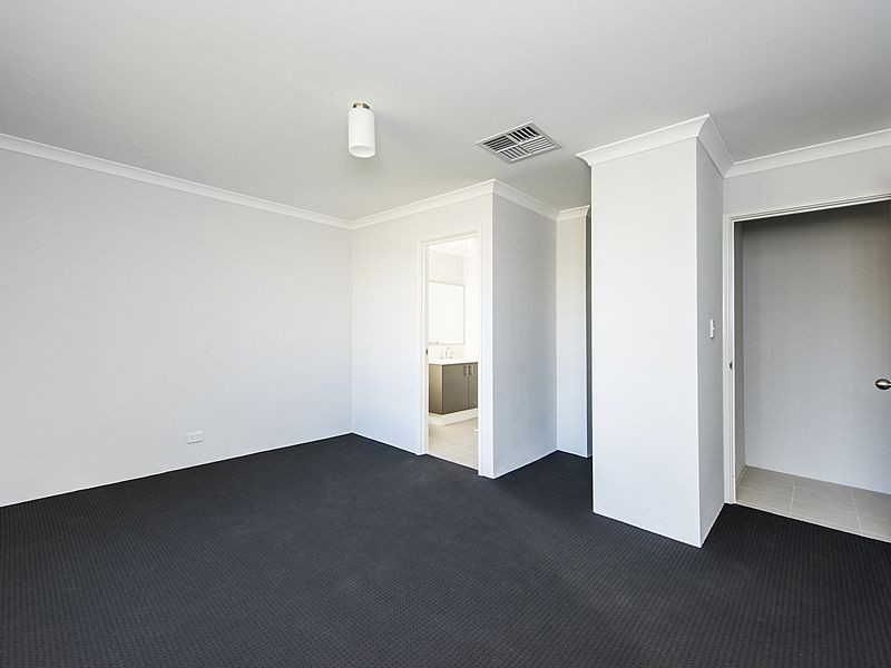 10 Calooli Grove, Golden Bay WA 6174