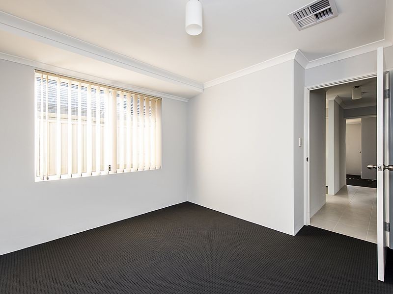 10 Calooli Grove, Golden Bay WA 6174