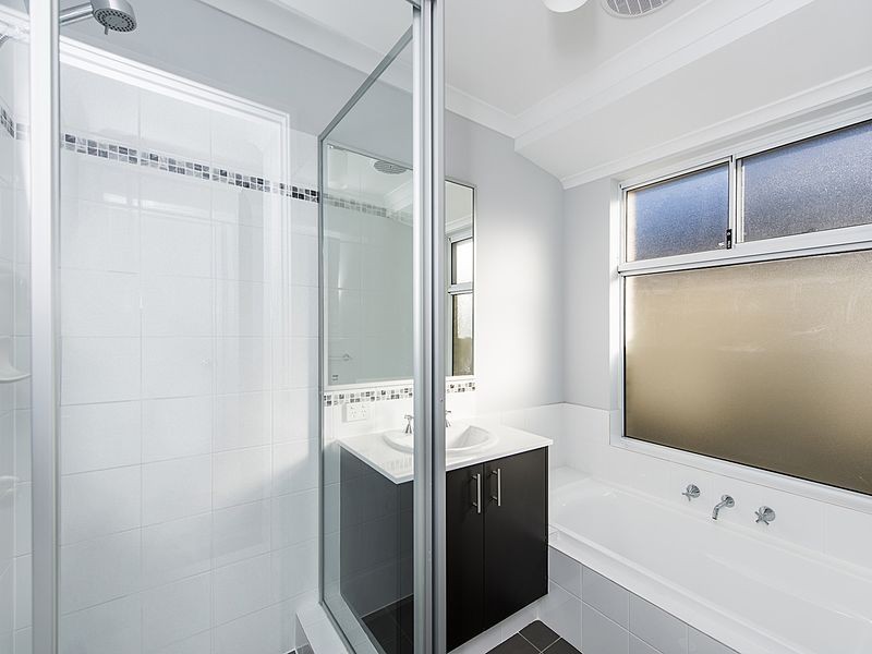 10 Calooli Grove, Golden Bay WA 6174