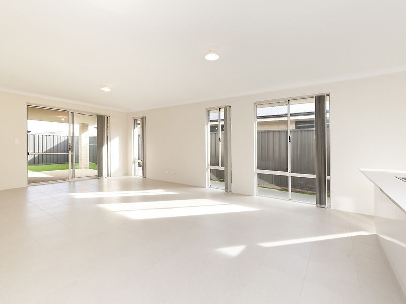 3 Flagship Avenue, Waikiki WA 6169