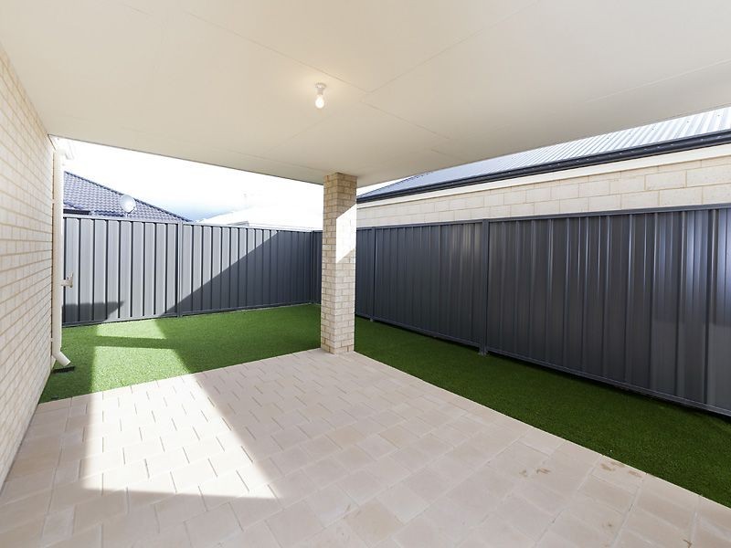 3 Flagship Avenue, Waikiki WA 6169