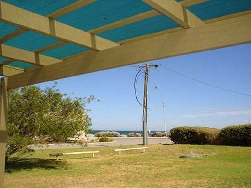 1/4-6 Gloucester Avenue, Shoalwater WA 6169