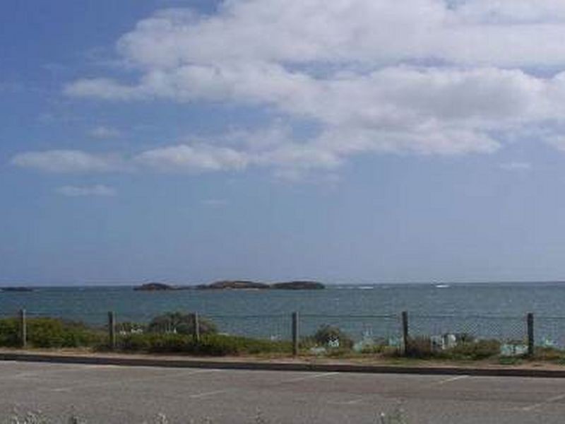 1/4-6 Gloucester Avenue, Shoalwater WA 6169