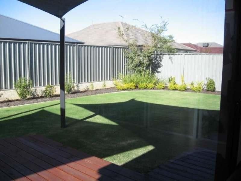 33 Runnymede Gate, Wellard WA 6170