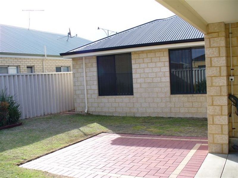 6 Barossa Approach, Rockingham WA 6168