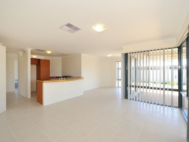 11 Moorburg Loop, Port Kennedy WA 6172