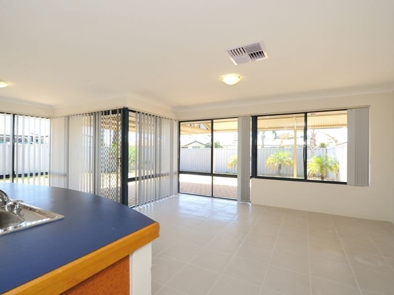 11 Moorburg Loop, Port Kennedy WA 6172