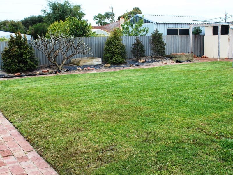 4 Weebo street, Golden Bay WA 6174