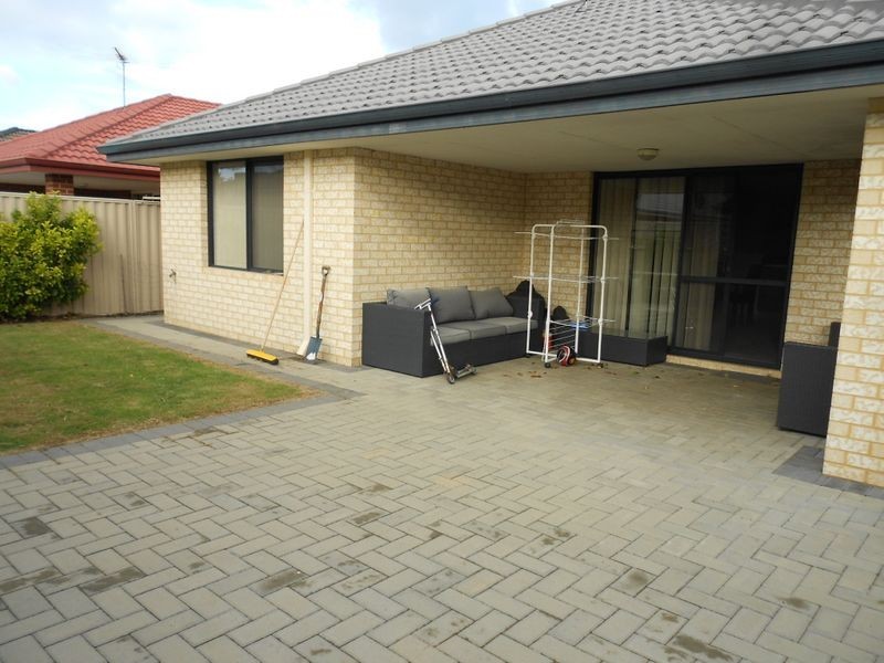 8 Dunsky Pass, Secret Harbour WA 6173