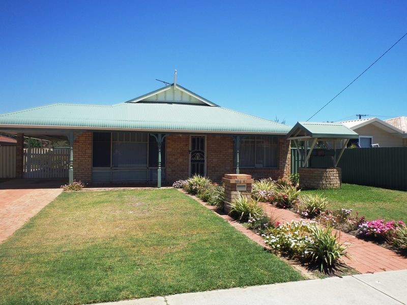 6 Salcombe Way, Warnbro WA 6169