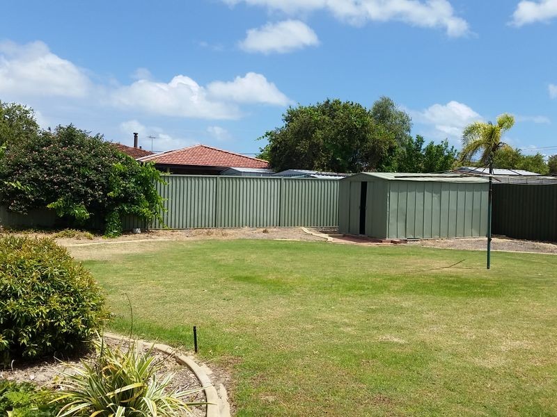 6 Salcombe Way, Warnbro WA 6169