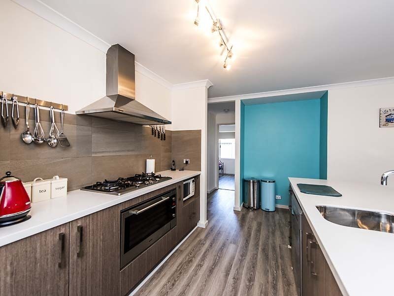 8 Mckail way, Baldivis WA 6171