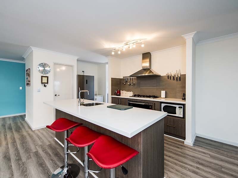 8 Mckail way, Baldivis WA 6171