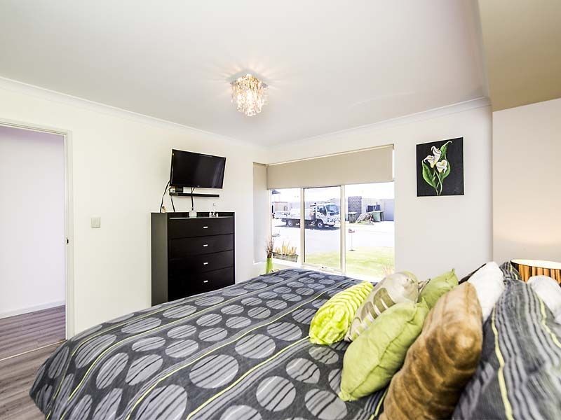 8 Mckail way, Baldivis WA 6171