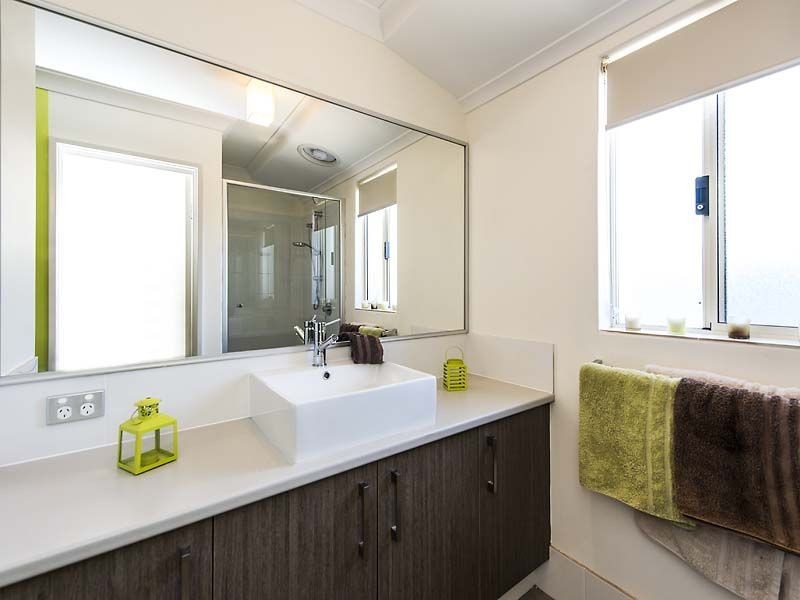 8 Mckail way, Baldivis WA 6171