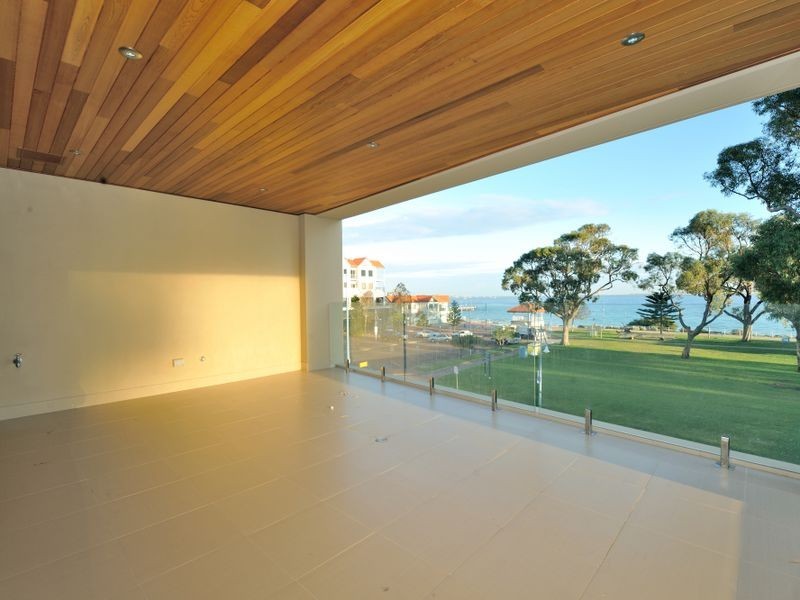 4/3 Rockingham Beach Road, Rockingham WA 6168