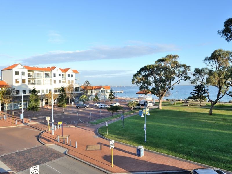 4/3 Rockingham Beach Road, Rockingham WA 6168
