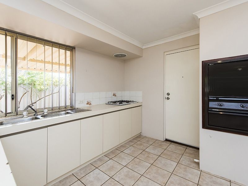 4 Oceanic Court, Port Kennedy WA 6172