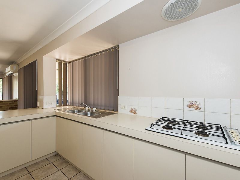 4 Oceanic Court, Port Kennedy WA 6172