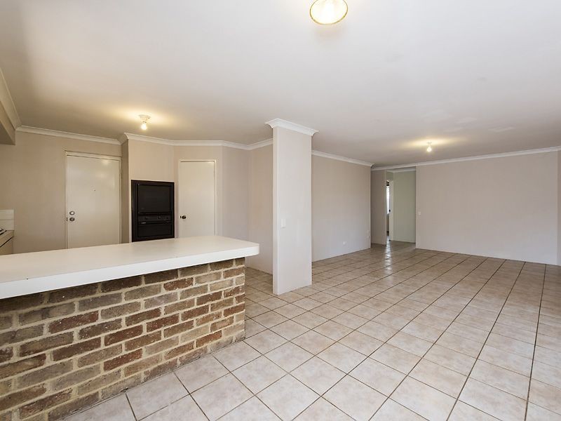 4 Oceanic Court, Port Kennedy WA 6172