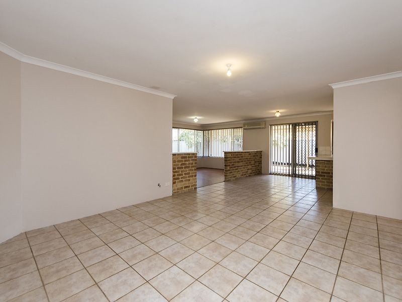 4 Oceanic Court, Port Kennedy WA 6172