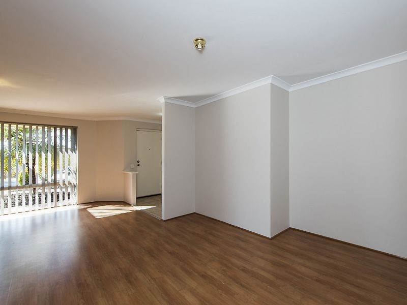 4 Oceanic Court, Port Kennedy WA 6172